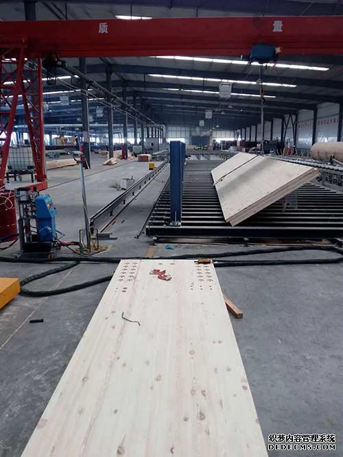 聚脲噴涂機在屋頂面防水領域上的應用(圖2) 木材噴涂聚氨酯