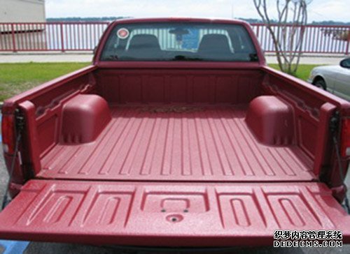 聚脲噴涂機防水施工準備工作有哪些?(圖2) 車廂聚脲耐磨噴涂