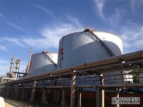 聚脲材料解決鋼管管道防腐問(wèn)題(圖2) 油罐管道防腐施工