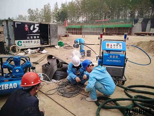 JNJX-H5600(T)聚脲噴涂機(圖2) 九旭機械JNJX-H5600(T)聚脲噴涂機安裝培訓