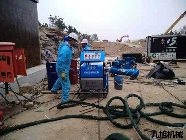 北京聚脲噴涂機(jī)(圖1) 北京聚脲噴涂機(jī)JNJX-H5600(T)維護(hù)培訓(xùn)