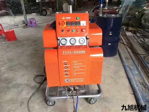 三相電的聚脲噴涂機(jī)(圖1) H5600型三相電的聚脲噴涂機(jī)