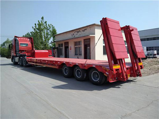 高低高輕型挖掘機拖掛車貨箱襯里高耐磨聚脲噴涂防護