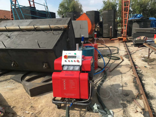 河北聚脲噴涂機(jī)(圖1) 河北聚脲噴涂機(jī)罐體外壁防腐施工案例