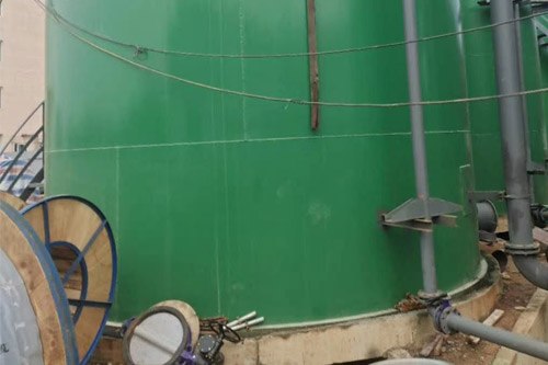 聚脲涂料化工儲罐內外壁防腐施工專用噴涂設備(圖5) 聚脲涂料化工儲罐內外壁防腐施工案例