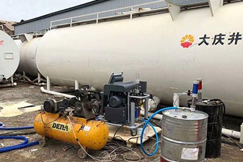 除鹽水箱聚脲噴涂防腐施工噴涂設備(圖3) 除鹽水箱聚脲噴涂防腐施工