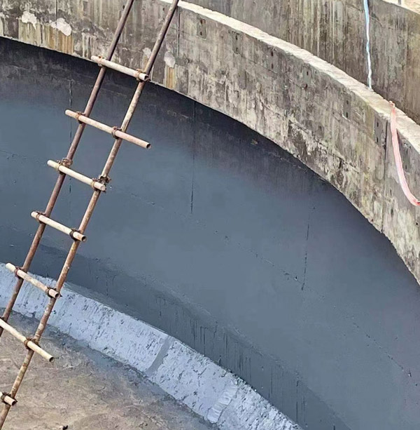 鹽水池用什么材料做防腐好 鹽水池防腐聚脲噴涂機(圖2) 鹽水池防腐聚脲噴涂案例