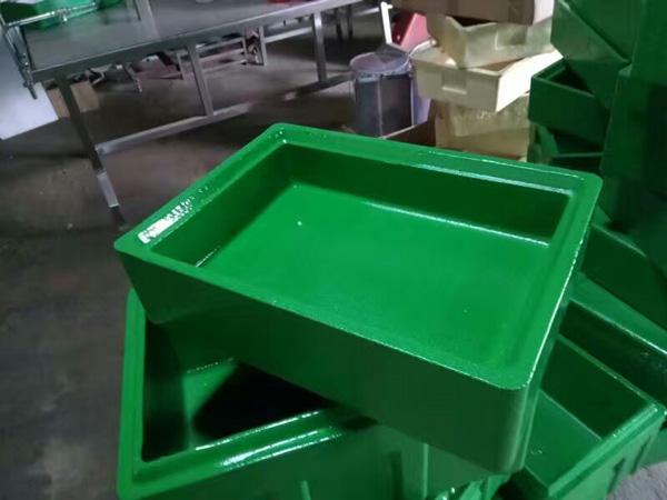 小型聚脲設(shè)備(圖2) 泡沫型防腐噴涂聚脲案例